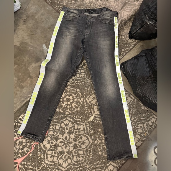 Guess Men's Slim Tapered Jeans With Reflective Logo-Tape Size 33 - Picture 2 of 11